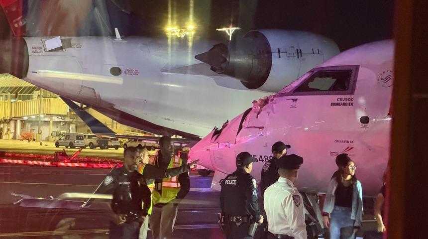 New York'taki LaGuardia Havalimanı'nda korkutan kaza! İki yolcu uçağı çarpıştı