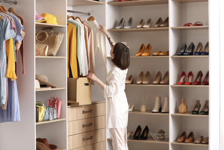 Son olarak gardırobunu tek kelimeyle anlatmanı isteyelim!