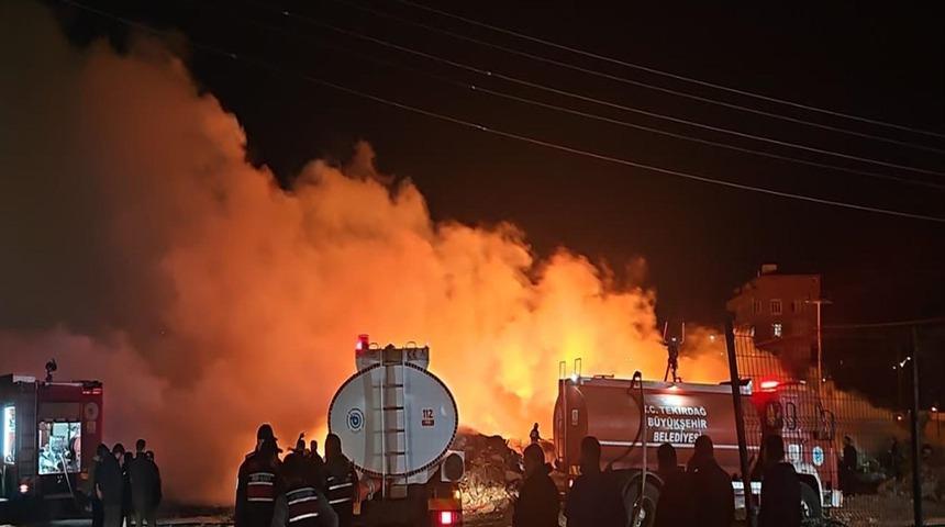 Tekirdağ'da hurdalıkta yangın