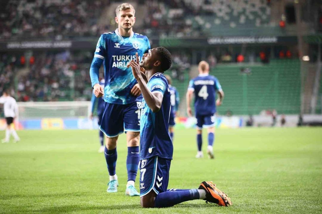 Legia Varşova-Samsunspor Maçı Özeti ve Tüm Önemli Anları! Tarihi bir gece... Samsunspor Polonya dan zaferle döndü... 1