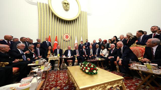 Babacan, Davutoğlu, Erbakan, DEM Parti, MHP, İYİ Parti, BBP... İşte Meclis'teki olay olan fotoğrafın hikayesi
