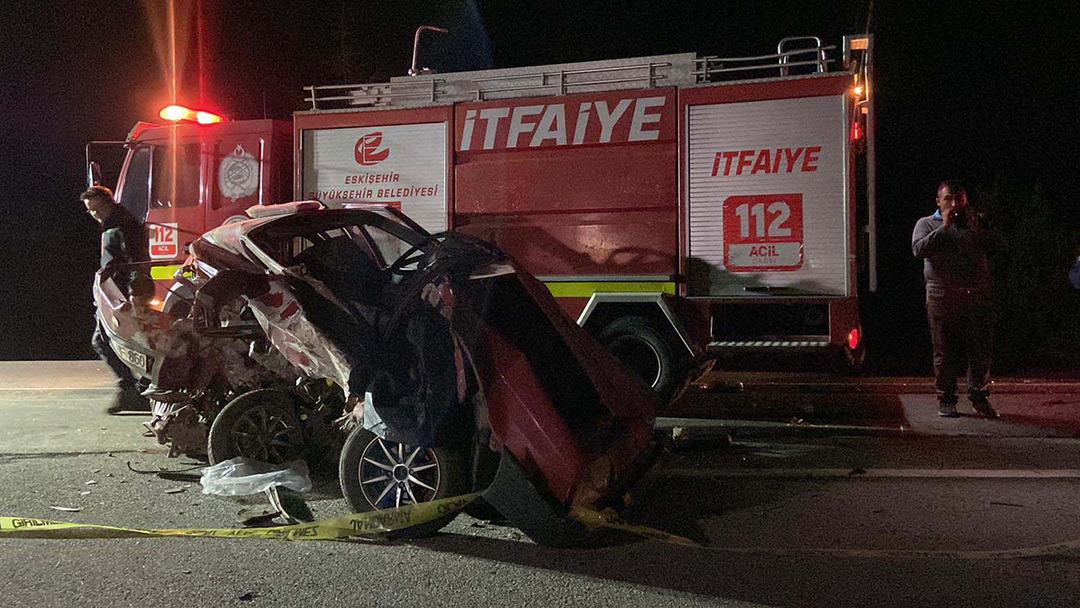 Eskişehir’de AK Parti milletvekili Ayşen Gürcan’ın makam aracı kaza yaptı: 1 ölü, 4 yaralı 1