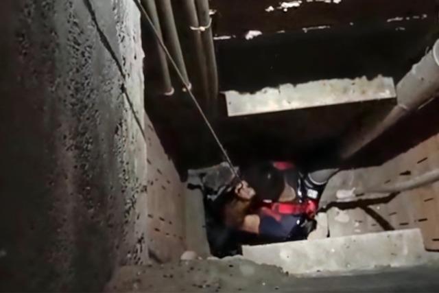 7 metre derinliğindeki boşluğa düşen kedi, zorlu operasyonla kurtarıldı 5