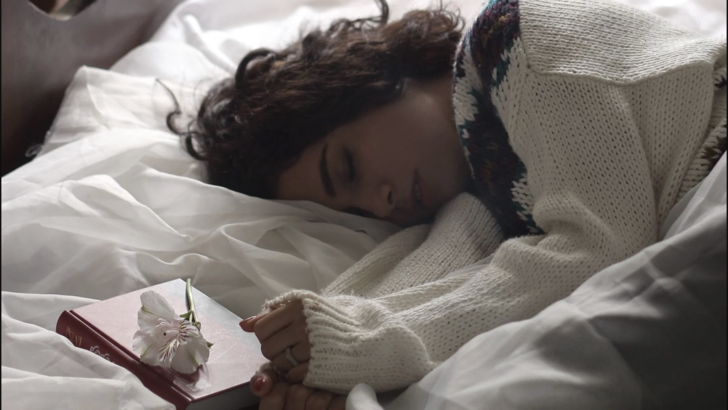 Sabah alarmın çaldığında yataktan kalkma hızını tarif etmeni istesek ne derdin?