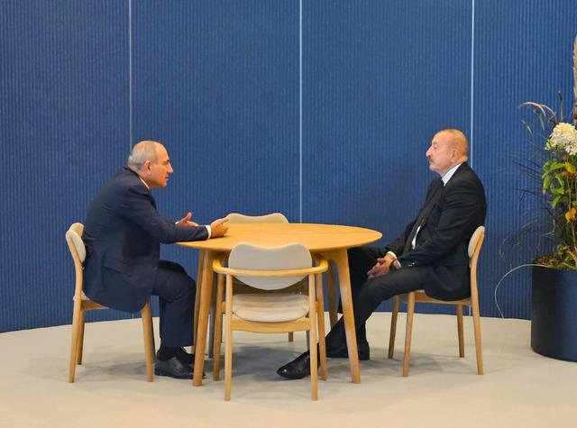 Aliyev ile Paşinyan, Kopenhag da bir araya geldi 1