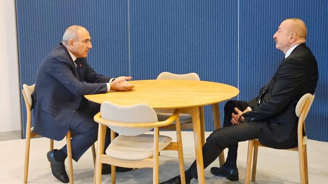Aliyev ile Paşinyan, Kopenhag'da bir araya geldi