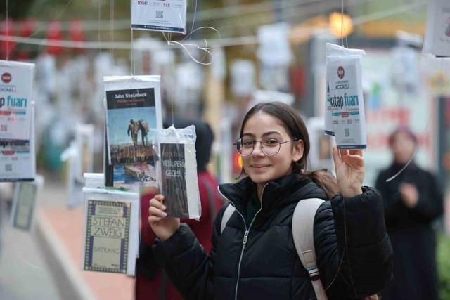 Kocaeli Kitap Fuarı’nda ağaçlar kitap açtı 2