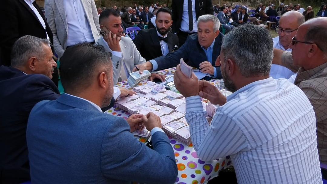 Şırnak’ta 2 Gün 2 gece süren aşiret düğünü: Damada 3 milyon TL, Geline 1,5 kilo altın takıldı 5