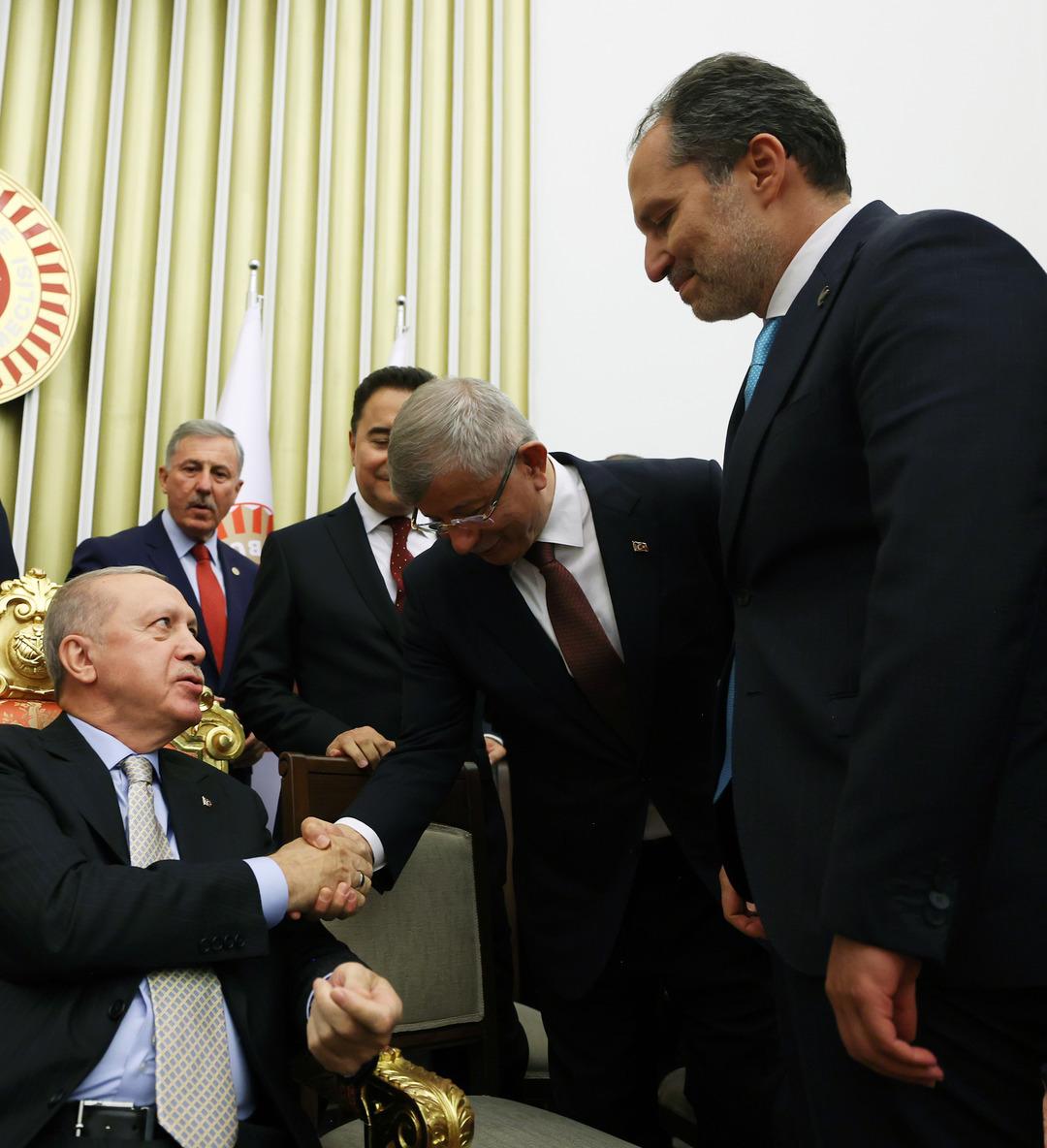 Uzun süre sonra bir ilk: Cumhurbaşkanı Erdoğan la el de sıkışmıştı, sessizliğini bozdu! 3