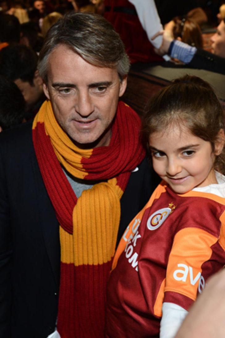 Galatasaray'dan çocuklara yılbaşı partisi G5