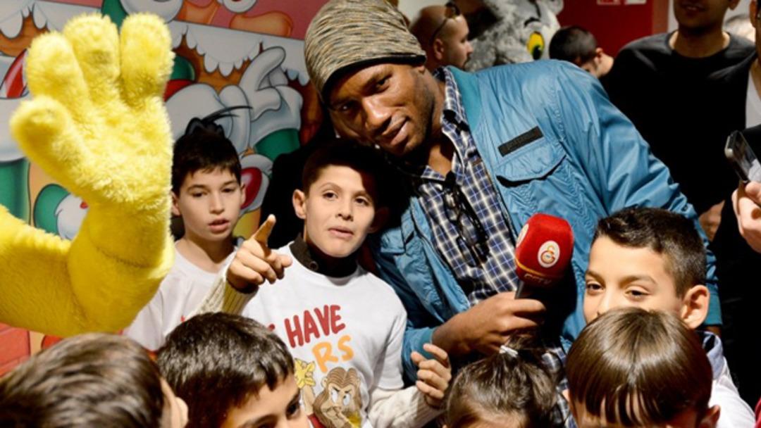 Galatasaray'dan &ccedil;ocuklara yılbaşı partisi