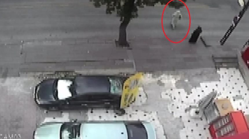 Ambulansın çarptığı yaya öldü; kaza kamerada