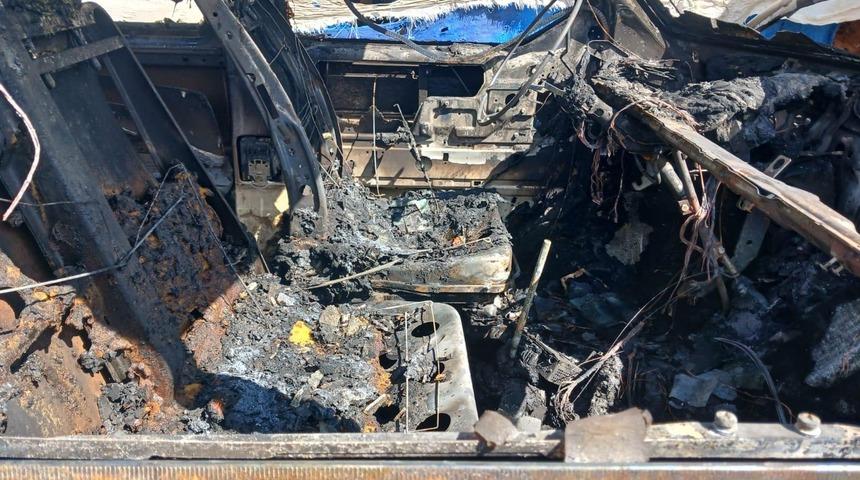 Isparta'da park halindeki araçlar kundaklandı, araçlar kullanılamaz hale geldi!