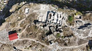 Gevhernik Kalesi'ndeki kazılarda mezar odası bulundu