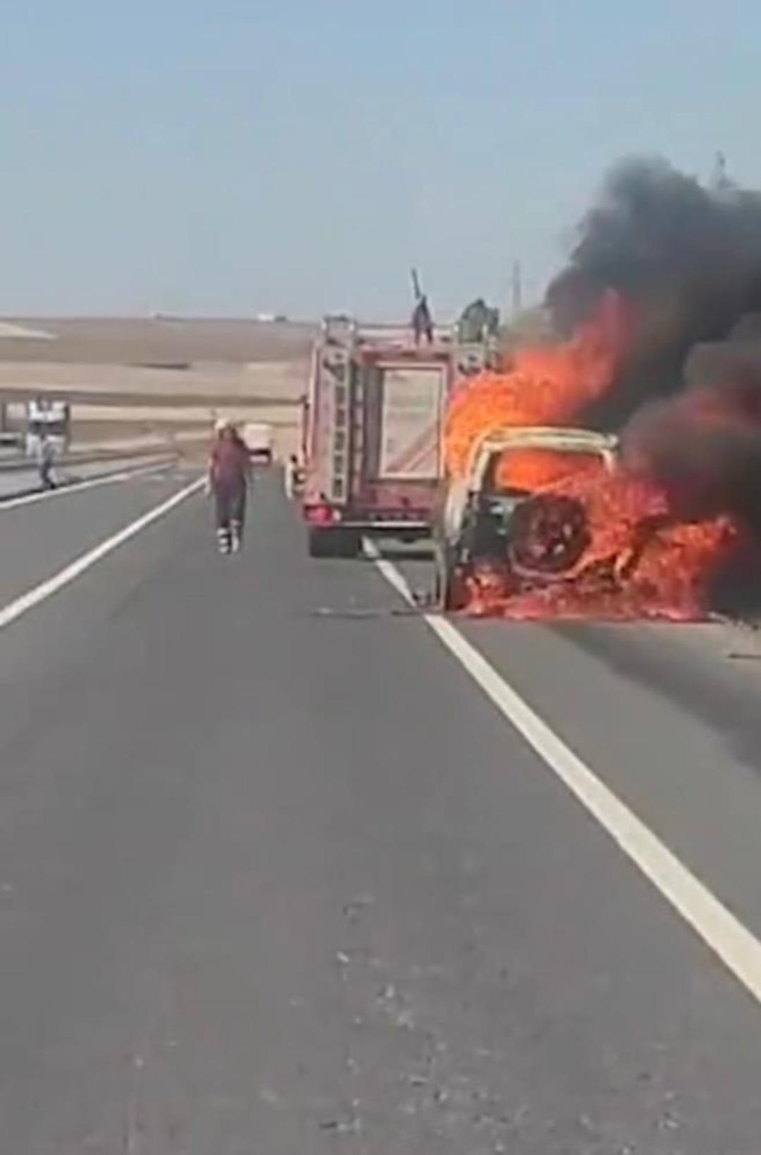 Diyarbakır’da seyir halindeyken alev alan cip küle döndü 1