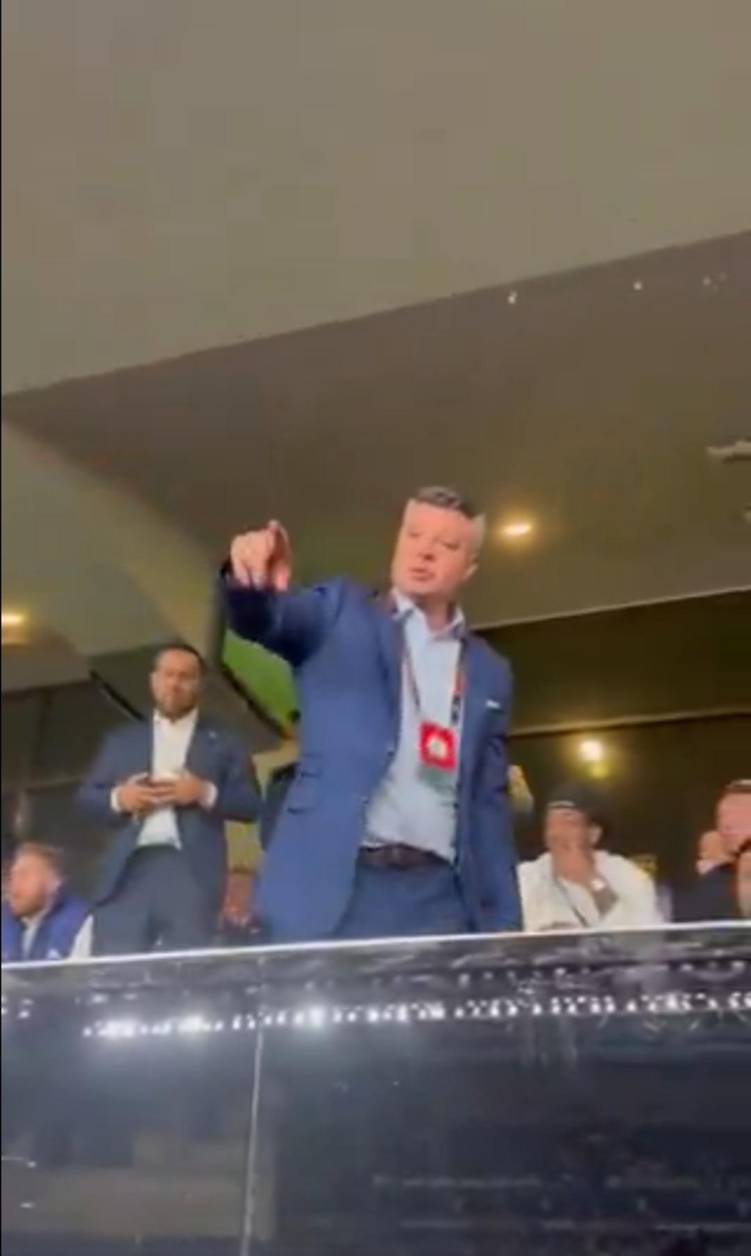 Fenerbahçe de Başkan Sadettin Saran Nice maçı sırasında taraftarla Devin Özek sohbeti yaptı! Bu anlar sosyal medyada gündem oldu... 1