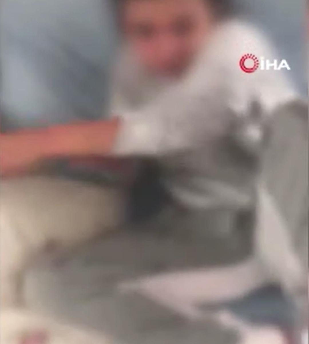 Dehşet veren görüntüler! Kız kardeşinin darp etti, üzerine kaynar su döktü, özür diletti!  1