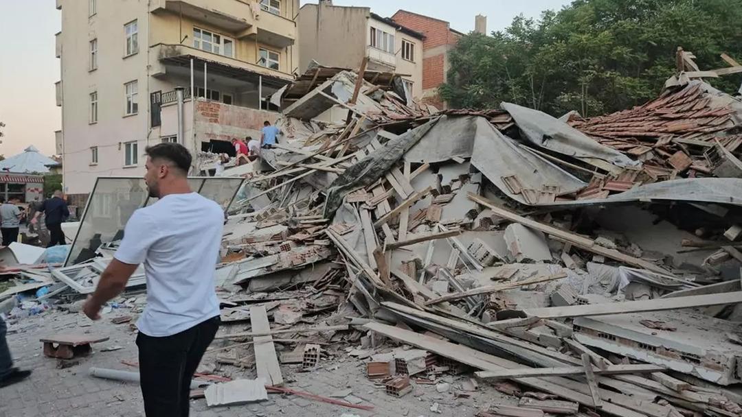 Şimdiye kadar 11 binin üzerinde artçı! Balıkesir deki 6.1 lik depremin raporu yayımlandı: "Sarsıntılar belirli alanda yoğunlaştı" 3