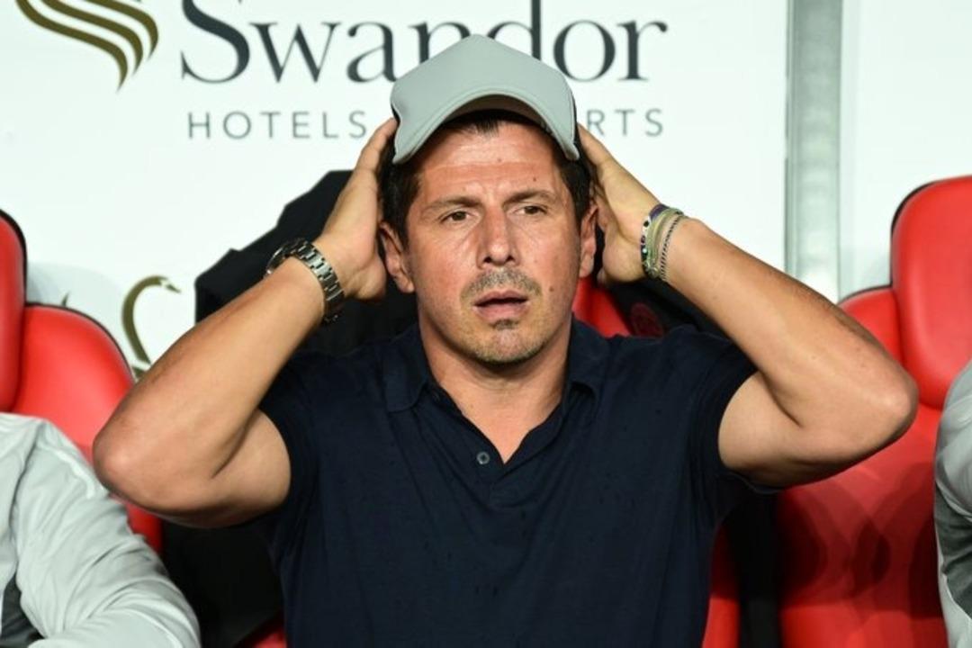 Antalyaspor evinde Çaykur Rizespor a 5-2 yenildi! Maç sonu Emre Belözoğlu ndan istifa geldi... Başkan istifayı kabul etmedi... 1
