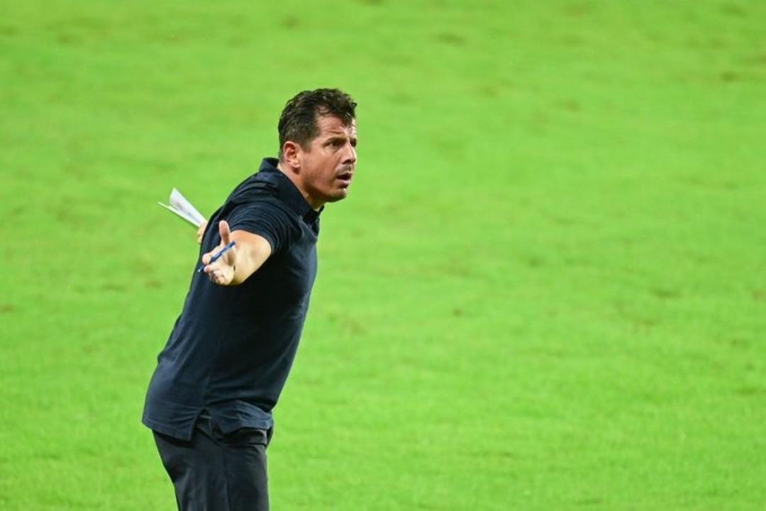 Antalyaspor evinde Çaykur Rizespor a 5-2 yenildi! Maç sonu Emre Belözoğlu ndan istifa geldi... Başkan istifayı kabul etmedi... 2