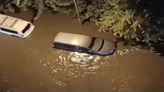 İstanbul’da sağanak nedeniyle Maltepe ve Üsküdar'da caddeleri su bastı