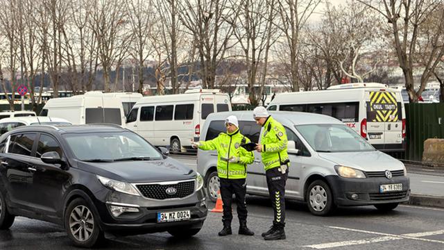 Kış lastiği uygulaması için tarih değişti! Binlerce lira cezası var, Resmi Gazete'de yayımlandı
