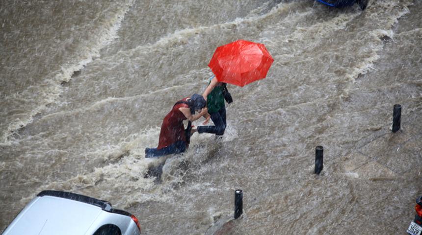 Dikkat! Meteoroloji alarm verdi: Sağanak yağış ve fırtına ve uyarısı! Hafta sonu hava nasıl olacak?