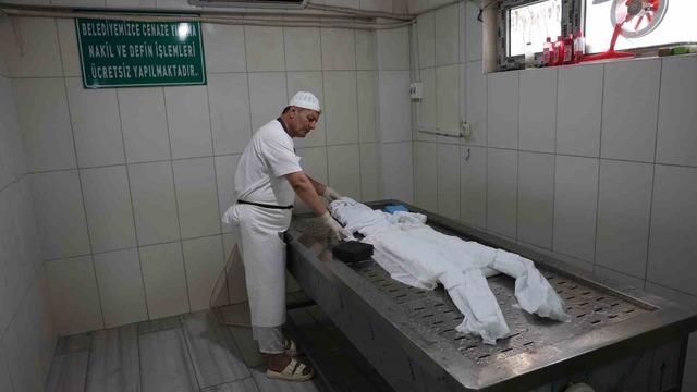 19 yıllık gassal: Cenazenin nasıl yıkanacağını anlattı