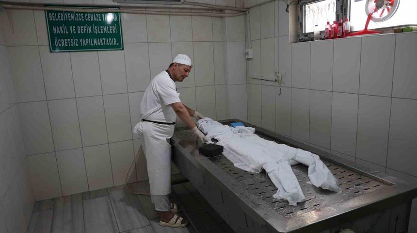 19 yıllık gassal: Cenazenin nasıl yıkanacağını anlattı