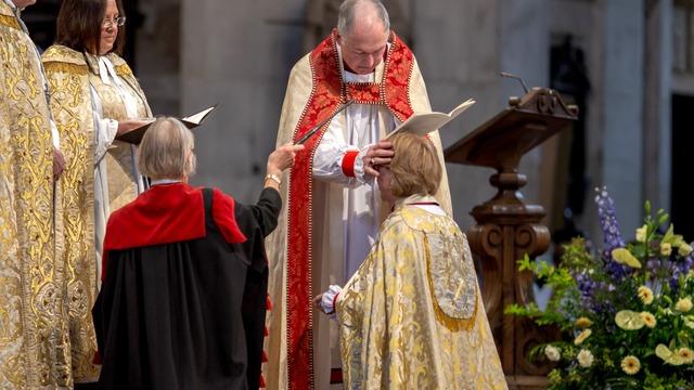 İngiltere Kilisesi’nde tarihi atama! İlk kez getirildi