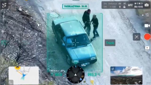 Jandarmayı fark edince, koltuk değişimi yaptılar ama... Dron kamerasını hesaba katmadılar