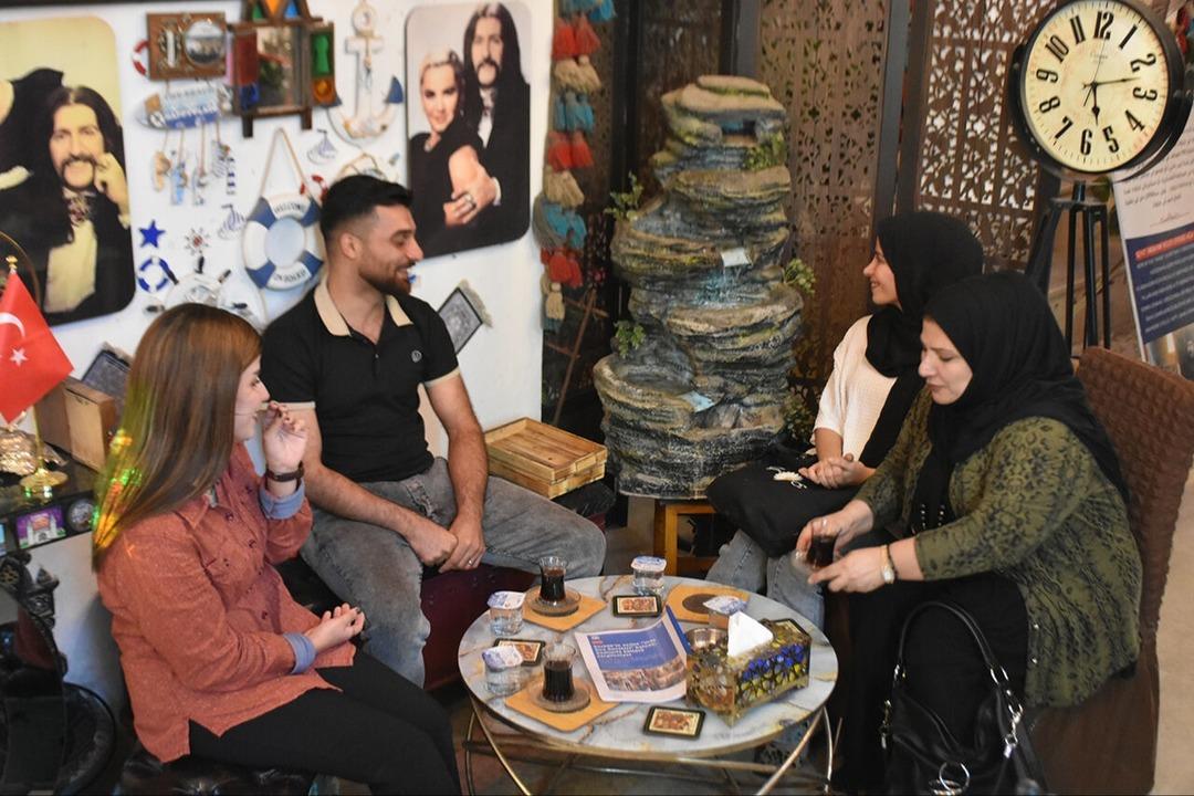 O ülkede gören içeri girmeden yapamıyor! Barış Manço kafesine akın ediyorlar 4