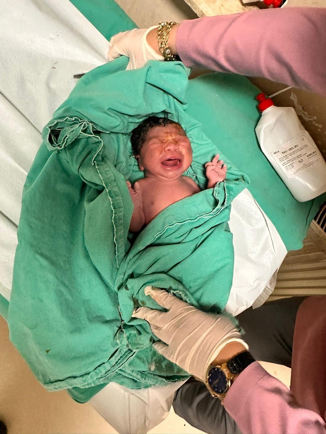 Mucize doğum! Bebek takside dünyaya geldi! "Göbek kordonu taksinin içinde kesildi" 2