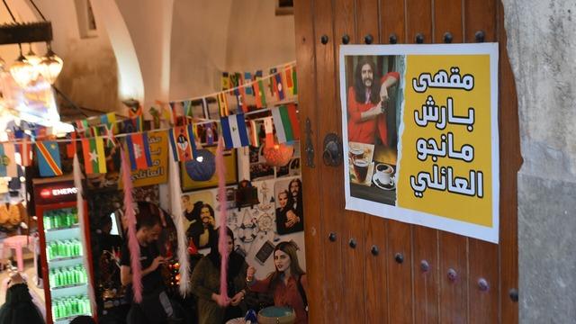 O ülkede gören içeri girmeden yapamıyor! Barış Manço kafesine akın ediyorlar