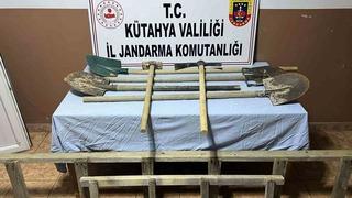 İş makinesiyle define arayan şahısları jandarma yakaladı