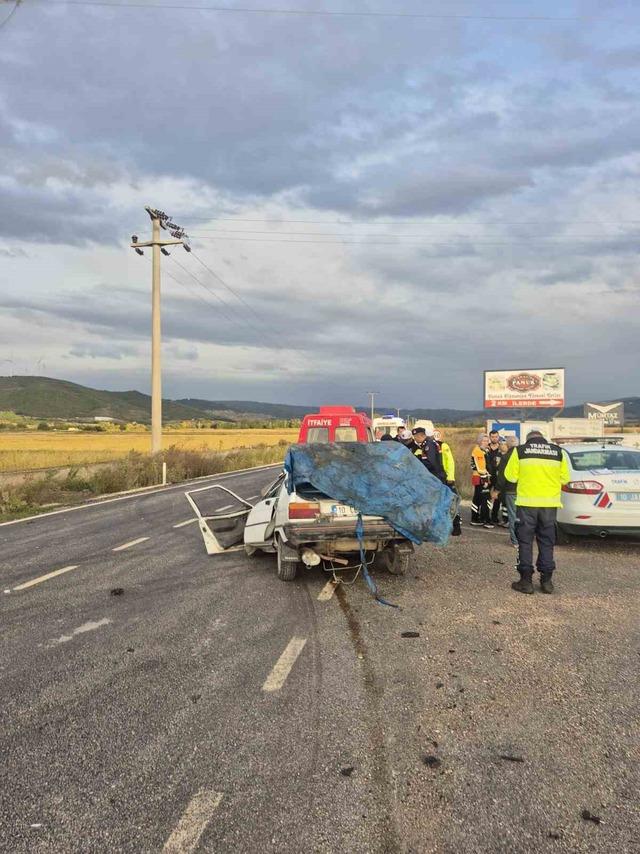 Gönen’de öğrenci servisi ile otomobil çarpıştı: 2 ölü, 7 öğrenci yaralı 3