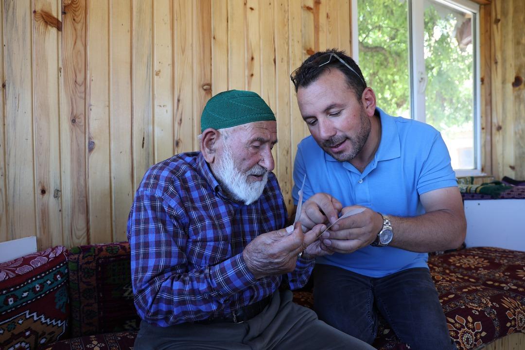 95 yaşındaki Mahmut dede sağlıklı ve uzun yaşamın sırlarını paylaştı: Doğal beslenmenin faydalarını açıkladı... 3