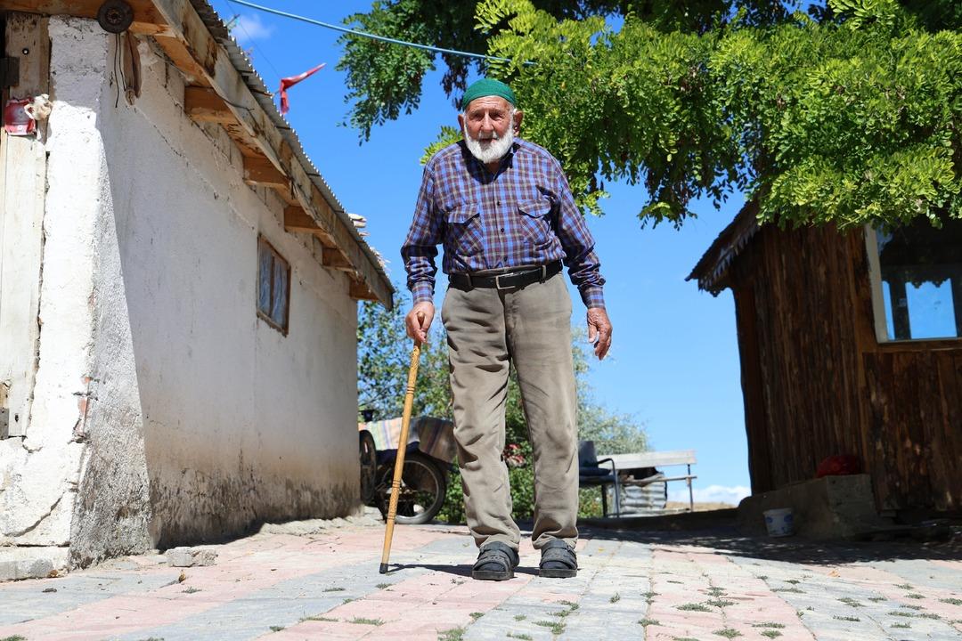 95 yaşındaki Mahmut dede sağlıklı ve uzun yaşamın sırlarını paylaştı: Doğal beslenmenin faydalarını açıkladı... 6