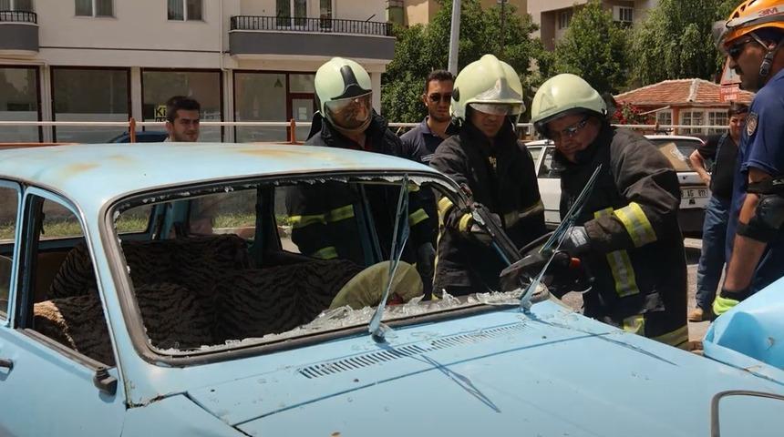 Emekli itfaiye erleri bir gülüğüne göreve döndü