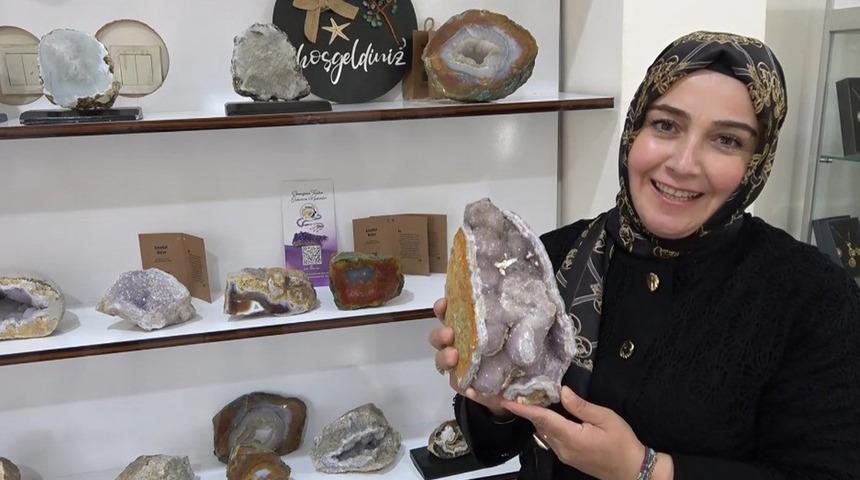 Doğal taşlar kadınların elinde aksesuara dönüşüyor: "İlk kadın girişimi kooperatifi" Ametist ve kalsedon taşlarının faydaları nelerdir?