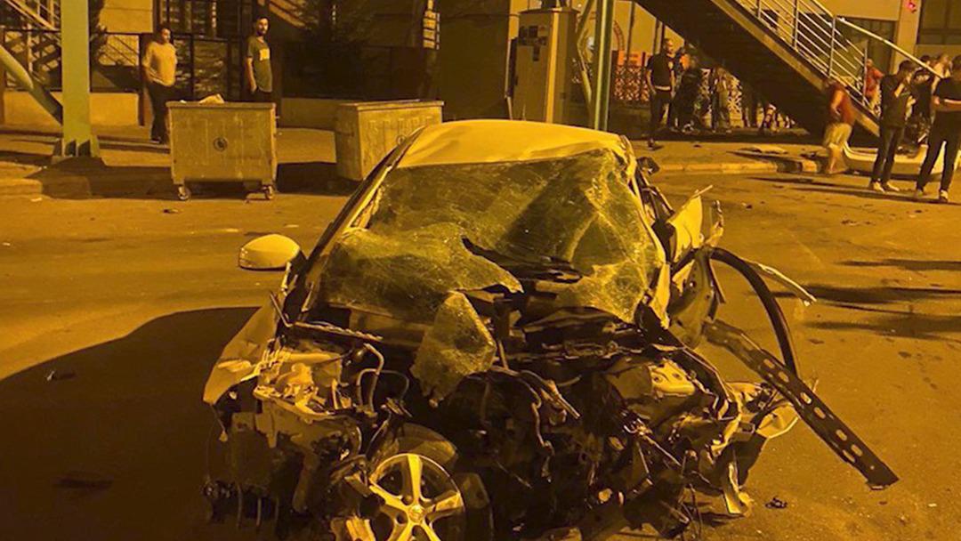 İnanılmaz kaza! Hızla gelip üst geçide çarptı, feci şekilde can verdi… Araçtan yola fırladı 1