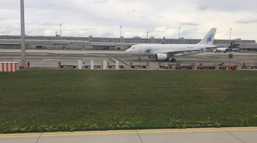 Münih'teki havalimanında İHA'lar nedeniyle durdurulan uçuşlara yeniden başlandı