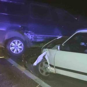 Derebucak’ta otomobil ile minibüs çarpıştı: 2 yaralı