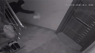 Komşularını canından bezdirdi! Kapısına hayvan dışkısı bırakıp, evin kapısına yağ döktü: '3 senedir eziyet çekiyoruz her gün'