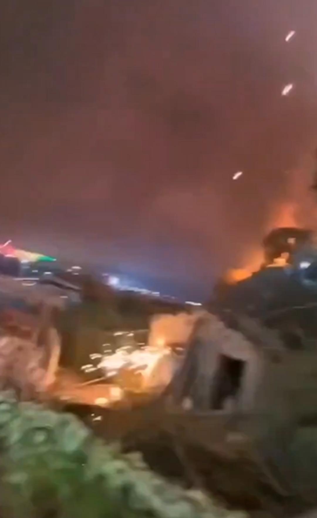 Drone gösterisi kaosa dönüştü! Gökyüzünden alev yağdı, insanlar bakın nasıl kurtuldu 1