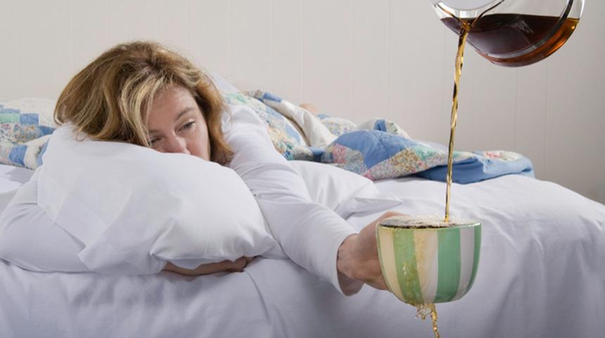 Kahvesiz uyanamam diyenler dikkat! Aşırı kahve tüketmenin zararları: Bu uyarılar tehlikeyi işaret ediyor olabilir...