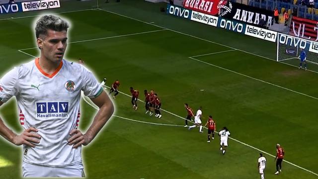 Hagi'nin oğlu Ianis'ten babasına gönderme: Frikikten mükemmel gol!