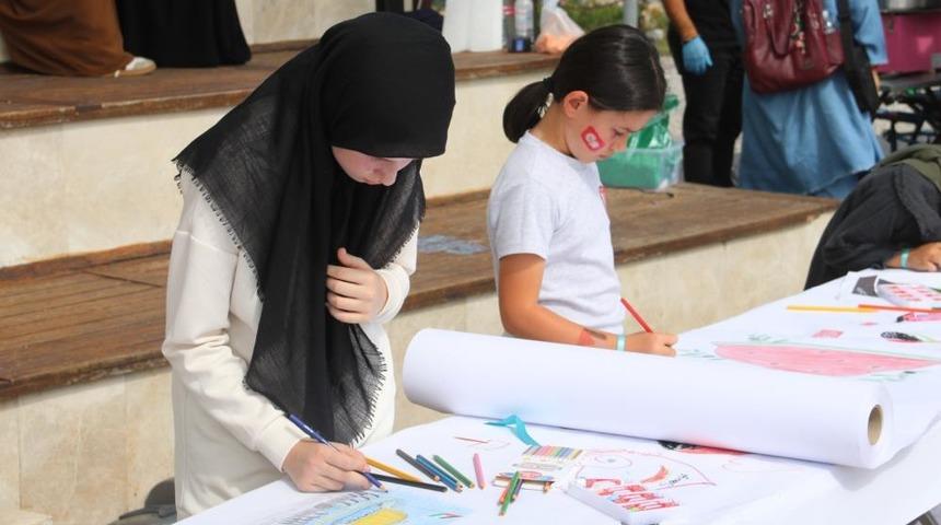 Fethiye’de çocuklar Filistinli akranları için resim çizdi