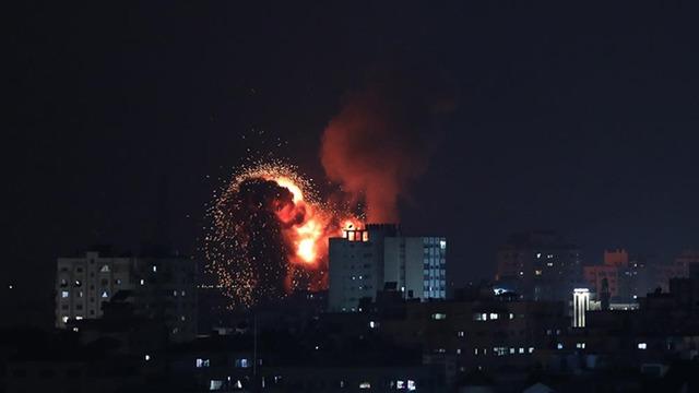 İsrail katliama devam ediyor! Binaya hava saldırısı: 17 ölü, 40'tan fazla yaralı