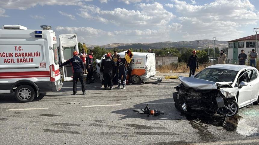 Sivas'ta feci kaza: 1 ölü, 2'si çocuk 4 yaralı 